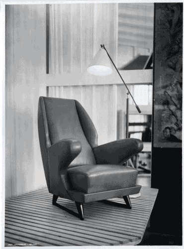 Image for IX Triennale - Cuoio e pelli - Poltrona in pelle e lampada di Guido Frette