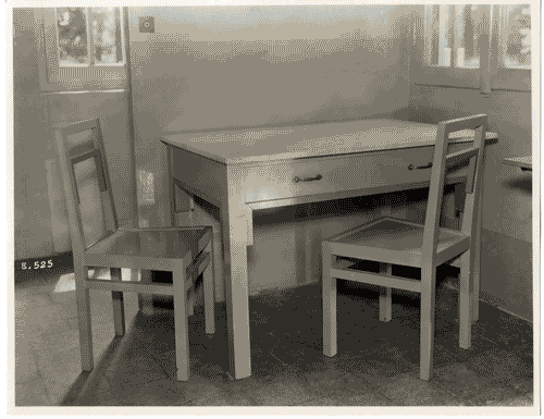 Image for IV Triennale - Giardino - La casa del dopolavorista di Luisa Lovarini - Tavolo e sedie della cucina