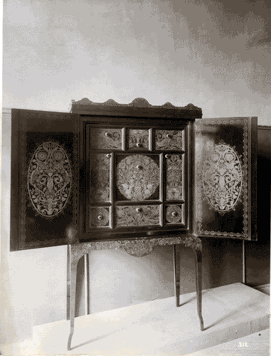 Image for II Biennale - Sezione lombarda - Sala con mobili e vetrate delle Officine Riunite d'Arte Decorativa Giambattista Gianotti - Stipo con decorazioni policrome