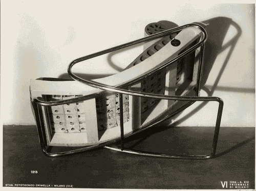 Image for VI Triennale - Mostra dell'arredamento - Sala di attesa per lo studio di un medico di Piero Bottoni e Mario Pucci - Poltrona a telaio incrociato con sospensione elastica e imbottitura di gommapiuma