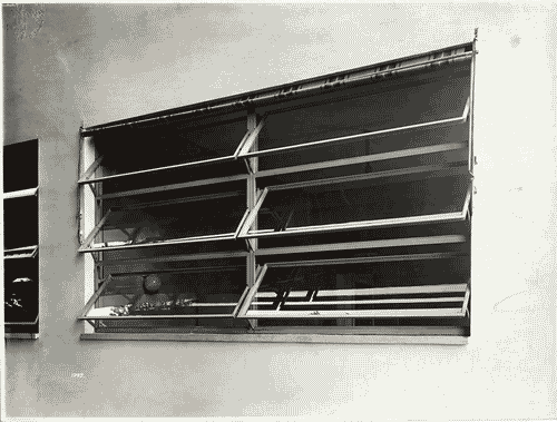 Image for V Triennale - Mostra dell'abitazione - Casa per le vacanze di un artista sul lago di Giuseppe Terragni e altri