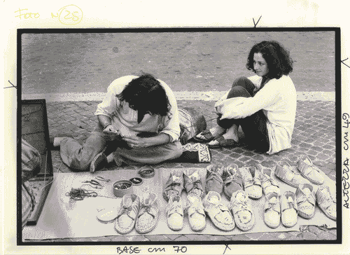 Image for Un ambulante crea gioielli in strada