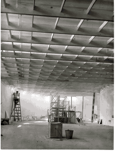 Image for XI Triennale - Mostra delle Produzioni d'arte - Sezione dei metalli - Lavori di allestimento - Guido Frette - Giancarlo Ortelli