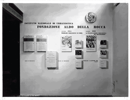 Image for XI Triennale - Mostra Internazionale di Architettura moderna - Seconda parte: quartiere - Il Quartiere dal 1930 ad oggi - Parete dedicata all'Istituto nazionale di urbanistica Fondazione della Rocca
