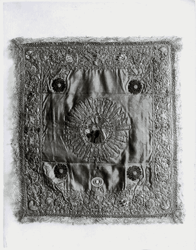 Image for VII Triennale - Mostra del pizzo antico - Copricalice ricamato