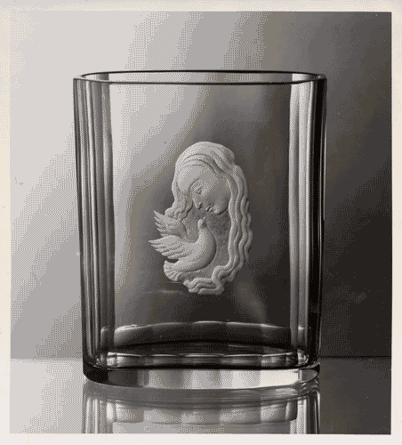 Image for V Triennale - Arti decorative e industriali - Mostre estere - Svezia - Vaso in cristallo Orrefors inciso, "Colomba" di John Carlsson