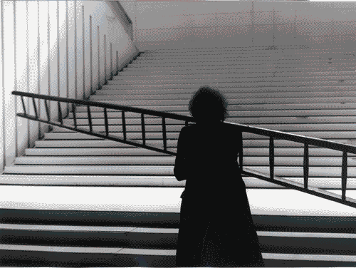 Image for XVI Triennale - Primo ciclo - Lo spazio audiovisivo - Spazio reale-spazio virtuale - Fotogramma del film "la grande occasione" girato nella Triennale di Ugo La Pietra