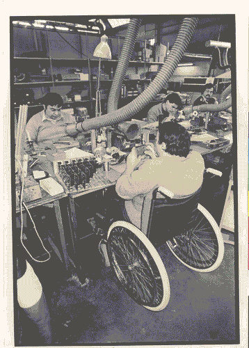 Image for Il luogo del lavoro - Il presente possibile e da pretendere - Il fascino delle possibili occupazioni - Montaggio di componenti elettroniche alla Cooperativa Capodarco di Roma