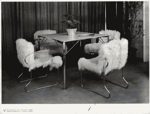 Image for V Triennale - Costruzioni nel parco Sempione - Stamberga per dodici sciatori di Luigi Vietti - Tavolo e sedie