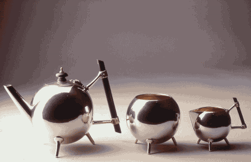 Image for XX Triennale - La memoria e il futuro - Christopher Dresser. Un designer alla corte della regina Vittoria - Servizio da tè in metallo placcato d'argento con manici in ebano