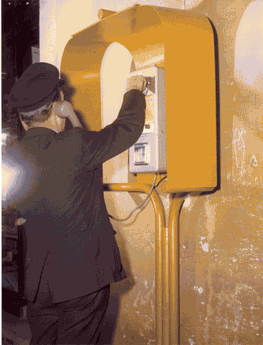 Image for XIV Triennale - Interventi nel centro storico di Pavia - Attrezzature - Telefono pubblico