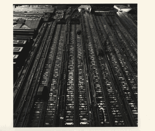 Image for XVII Triennale - Le città del mondo e il futuro delle metropoli - Sezione introduttiva - Modello in scala della piramide realizzata per il film Blade Runner