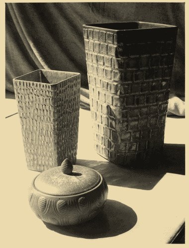 Image for VII Triennale - Mostra della ceramica - Vasi e scatola in ceramica smaltati di Guido Andlovitz