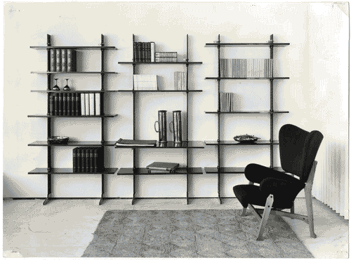 Image for XI Triennale - Parco Sempione - Mostra internazionale dell'abitazione - Alloggio italiano - Libreria in ferro e legno di Ignazio Gardella - Poltrona di Franco Albini