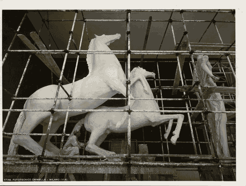 Image for VI Triennale - Palazzo dell'Arte - Salone della Vittoria - Lavori di realizzazione della scultura di Lucio Fontana