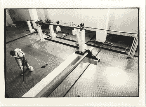 Image for Il luogo del lavoro - Dentro la fabbrica - Una cosmologia a pulegge - Lavori di allestimento della "Stanza delle pulegge"