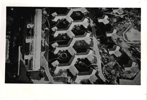 Image for XI Triennale - Mostra Internazionale di Architettura moderna - Seconda parte: quartiere - Il Quartiere dal 1930 ad oggi - Fotografia aerea di un quartiere residenziale a Gröndal (Svezia) di Sven Backström e Leif Reinius