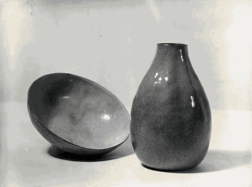 Image for VII Triennale - Mostra dei metalli e dei vetri - Coppa e vaso in rame smaltato di Paolo De Poli