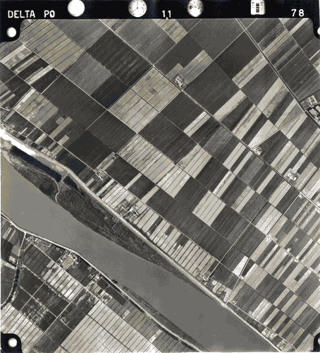 Image for XII Triennale - La casa e la scuola - Settore rurale - Fiume Po - Veduta aerea