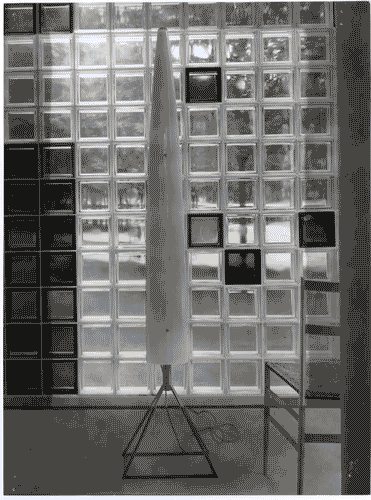 Image for XI Triennale - Parco Sempione - Proposte per l'edilizia - Lampada astile in plastica con sostegno di metallo - Gio Ponti