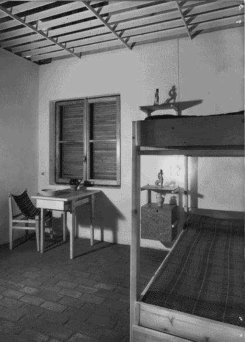 Image for X Triennale - Mostra della casa - Alloggio UNRRA-CASAS - Camera da letto per i figli - Luigi Piccinato - Francesco Gnecchi Ruscone - Giovanna Pericoli