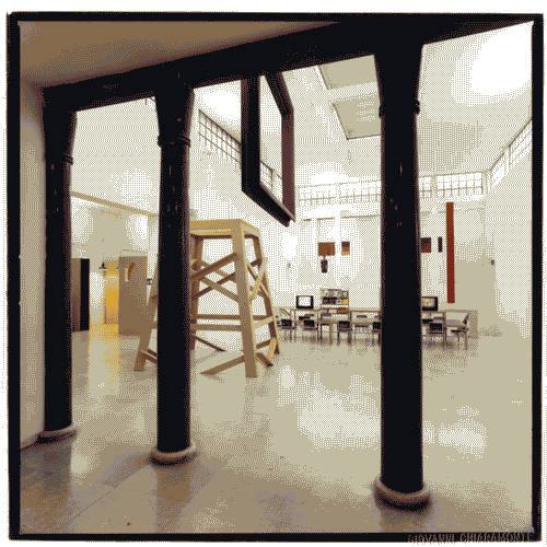 Image for XIX Triennale - Le partecipazioni internazionali - Allestimento di Hermann Czech - Atrio del primo piano con la versione ingrandita dell'elemento transitorio