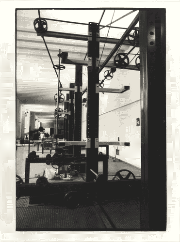 Image for Il luogo del lavoro - Dentro la fabbrica - Una cosmologia a pulegge - Lavori di allestimento della "Stanza delle pulegge"