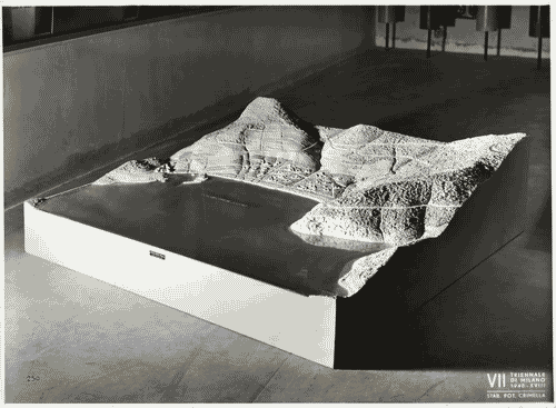 Image for VII Triennale - Sala del piano turistico dell'isola d'Elba - Modello in scala del villaggio turistico nel Golfo della Biodola