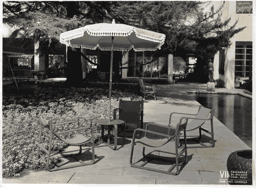 Image for VII Triennale - Sezione del giardino - Poltrone e tavolo in legno laccatoe tela