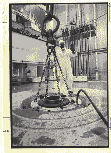 Image for Il luogo del lavoro - Il presente possibile e da pretendere - Il fascino delle possibili occupazioni - Lavori di manutenzione nella centrale nucleare Enel di Latina