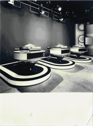 Image for XVI Triennale - Terzo ciclo - Lo spazio audiovisivo - Lo spazio scenografico della televisione italiana - Postazioni per concorrenti di una trasmissione televisiva