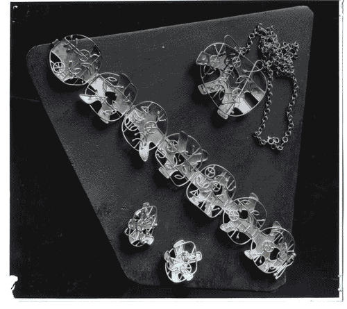 Image for XI Triennale - Sezione della Jugoslavia - Braccialetto, orecchini e collana d'oro - Boga Avcin-Pogacnik