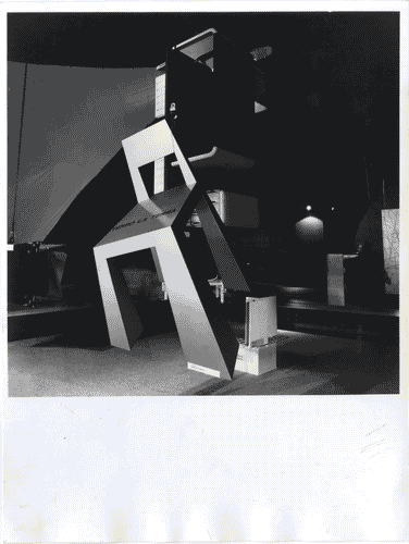 Image for XV Triennale - Sezione italiana. Lo spazio vuoto dell'habitat - "Sedia Verso la terra" di Alessandro Mendini