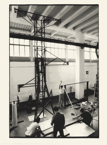 Image for Il luogo del lavoro - Dentro la fabbrica - Una cosmologia a pulegge - Lavori di allestimento della "Stanza delle pulegge"