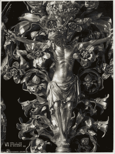 Image for VI Triennale - Mostra dell'antica oreficeria italiana - Vetrina II. Grande vetrina centrale con opere scelte di oreficeria sacra - Croce dei pisani