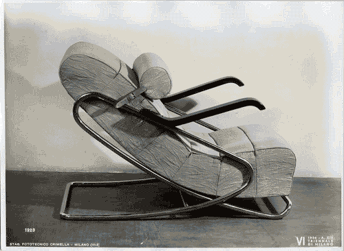 Image for VI Triennale - Mostra dell'arredamento - Sala di attesa per lo studio di un medico di Piero Bottoni e Mario Pucci - Poltrona a telaio incrociato con sospensione elastica e imbottitura di gommapiuma