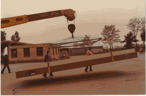 Image for Abitazioni per l'emergenza - Fasi di montaggio di unità per emergenza (Montedil)