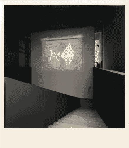 Image for XVII Triennale - Le città del mondo e il futuro delle metropoli - Schermo sullo scalone all'ingresso dell'Esposizione Internazionale