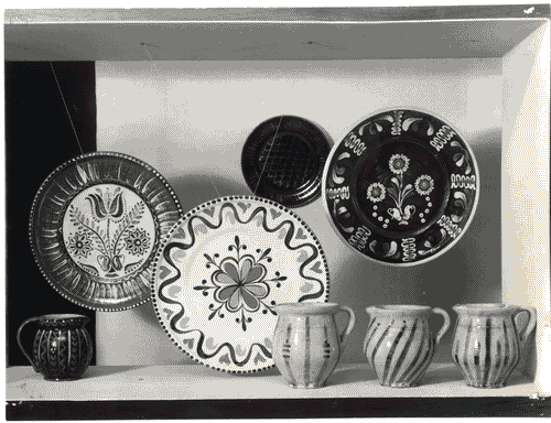 Image for XI Triennale - Mostra delle Produzioni popolari italiane - Scomparto del Trentino Alto Adige - Piatti e brocche in terraglia