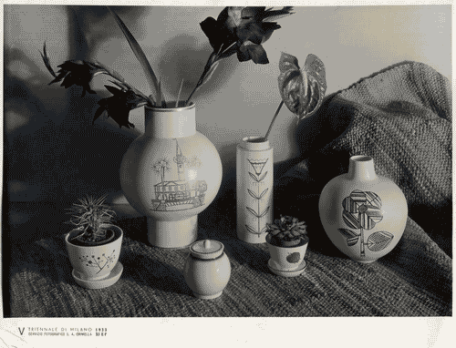 Image for V Triennale - Arti decorative e industriali - Ceramiche - Vasi in smalto bianco opaco di Guido Andlovitz