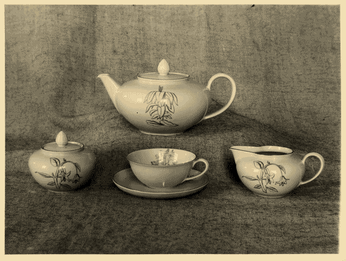 Image for VII Triennale - Mostra della ceramica - Servizio da tè in porcellana di Guido Andlovitz