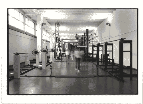 Image for Il luogo del lavoro - Dentro la fabbrica - Una cosmologia a pulegge - Lavori di allestimento della "Stanza delle pulegge"