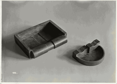 Image for V Triennale - Arti decorative e industriali - Sala dell'E.N.A.P.I. - Oggetti di metallo - Portacenere in metallo brunito