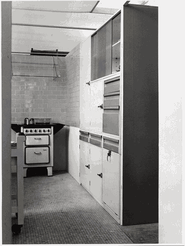 Image for VIII Triennale - Arredamento - Seconda parte. Mobili singoli composti in alloggi - Alloggio 5 - Cucina - Armadi componibili per cucina - Anna Castelli Ferrieri - Eugenio Gentili Tedeschi