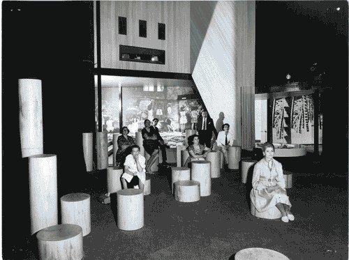 Image for XII Triennale - Sezione della Svizzera - Spettatori durante la proiezione di filmati sul tema della scuola