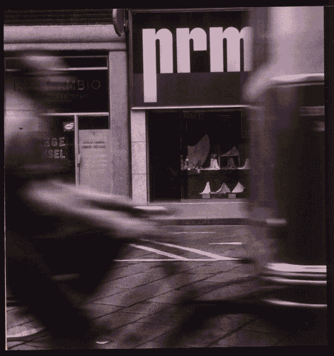 Image for XVI Triennale - Secondo ciclo - La sistemazione del design - Lo studio Boggeri - Marchio di un calzaturificio usato come insegna di un negozio, di Remo Muratore