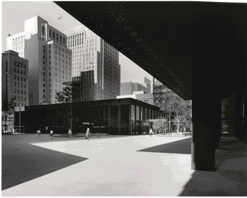 Image for XVII Triennale - Le città del mondo e il futuro delle metropoli - Partecipazioni internazionali - Sezione Canada - Piazza e banca del Dominion Centre a Toronto