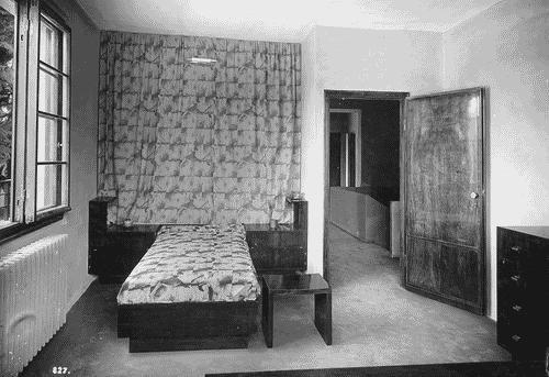 Image for V Triennale - Mostra dell'abitazione - Casa del conduttore di fattoria di Guido Alberti, Tito Brusa, Carlo Ottavio Marchetti, Oscar Prati - Camera da letto