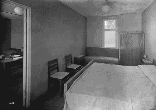 Image for V Triennale - Mostra dell'abitazione - Gruppo di elementi di case popolari di Enrico Griffini e Piero Bottoni - Camera matrimoniale di un alloggio tipo di 35,50 mq.