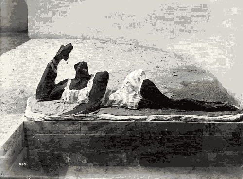 Image for V Triennale - Mostra dell'abitazione - Villa studio per un artista di Luigi Figini e Gino Pollini - Scultura policroma "Bagnante" di Lucio Fontana